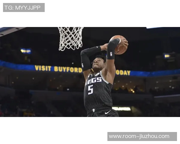 莱昂纳德赛后更衣室拒绝采访引发媒体热议与球迷关注 莱昂纳德赛后更衣室拒绝采访引发媒体热议与球迷关注