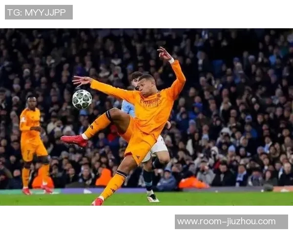 姆巴佩乘私人飞机抵达沙特全力以赴备战西超杯决赛